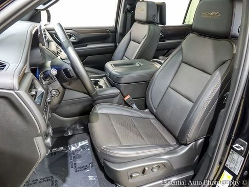 Used 2024 Chevrolet Suburban High Country AWD/4WD image 10