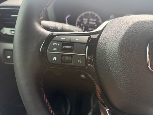 Used 2025 Honda Pilot TrailSport image 22
