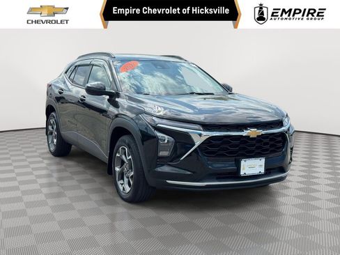 Used 2024 Chevrolet Trax LT FWD image 1
