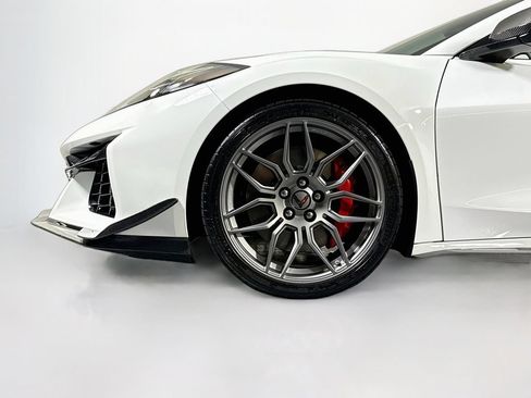 Used 2024 Chevrolet Corvette Z06 w/ Stealth Interior Trim Package RWD image 27