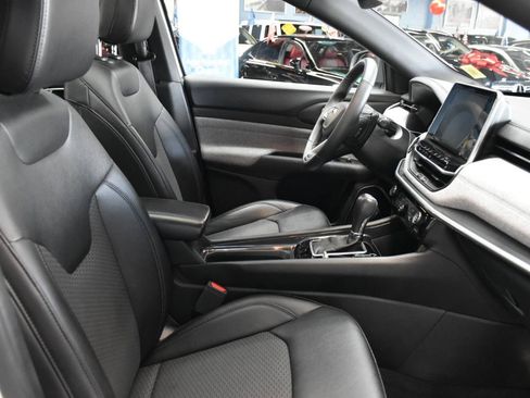 Used 2025 Jeep Compass Latitude w/ Sun & Sound Group AWD/4WD image 27