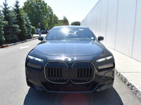 Used 2024 BMW 760i xDrive w/ Executive Package AWD/4WD image 2