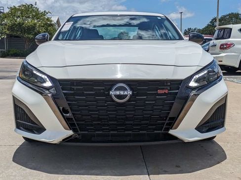 Used 2024 Nissan Altima 2.5 SR FWD image 3