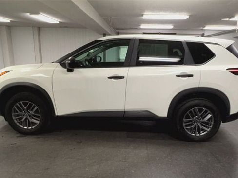 Used 2023 Nissan Rogue S image 5