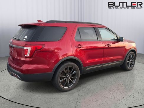 Used 2017 Ford Explorer XLT w/ Equipment Group 202A FWD image 8