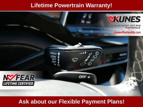 Used 2025 Volkswagen Atlas SE AWD/4WD image 32