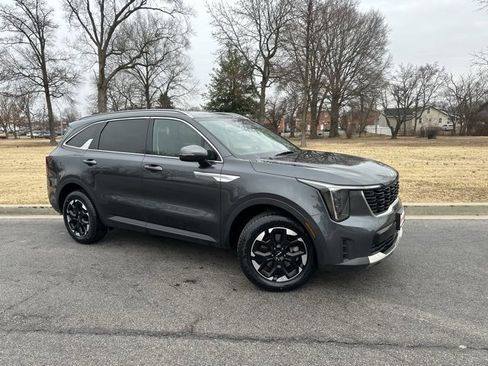 Certified 2024 Kia Sorento S image 2