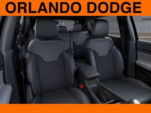 New 2025 Jeep Compass Latitude AWD/4WD image 16