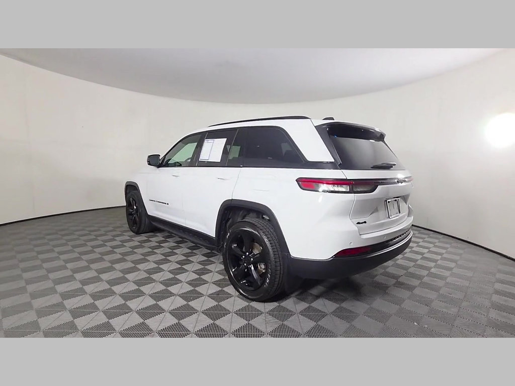 Used 2025 Jeep Grand Cherokee Altitude AWD/4WD image 44