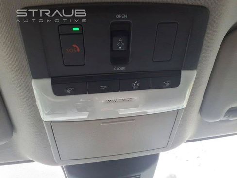 Used 2025 Nissan Sentra SR w/ SR Premium Package FWD image 39