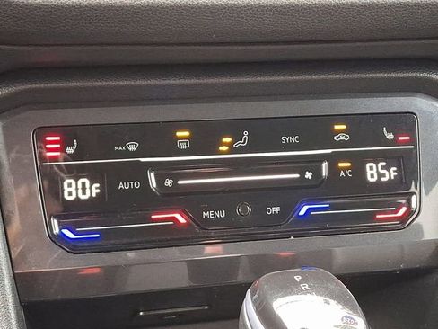 Used 2024 Volkswagen Tiguan SE image 16