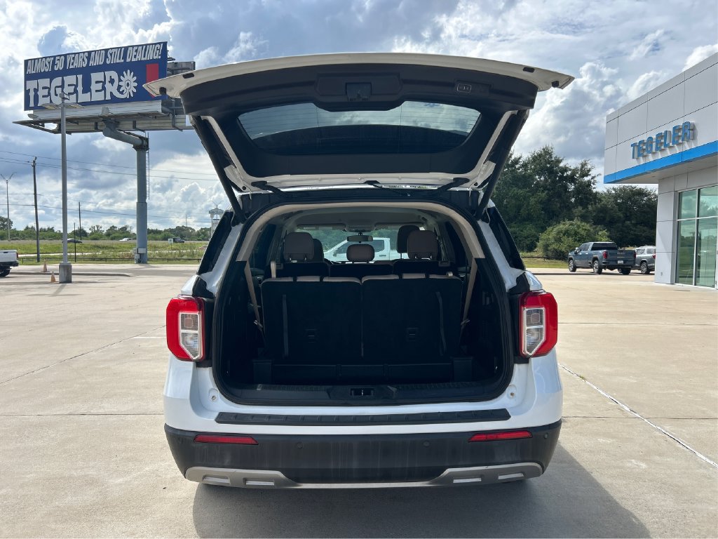 Used 2020 Ford Explorer XLT w/ Equipment Group 202A RWD image 11