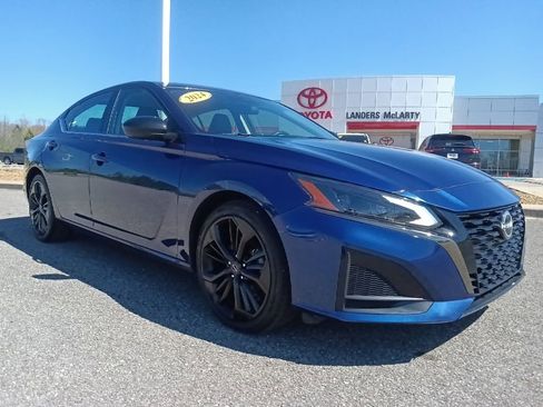 Used 2024 Nissan Altima 2.5 SR image 1