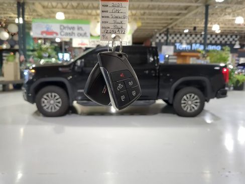 Used 2023 GMC Sierra 1500 AT4 w/ AT4 Premium Package AWD/4WD image 4