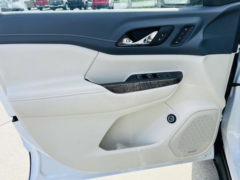 Used 2023 GMC Acadia Denali w/ Denali Ultimate Package image 19