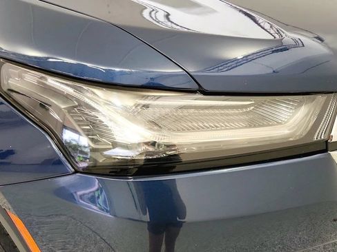 Used 2023 Chevrolet Traverse LS FWD image 32