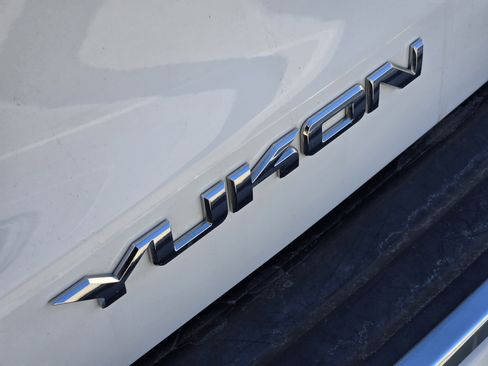 Used 2017 GMC Yukon Denali w/ Open Road Package image 10