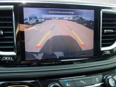 Used 2022 Chrysler Pacifica Touring-L FWD image 19