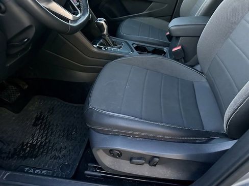 Used 2023 Volkswagen Taos SE w/ Black Wheel Package image 14