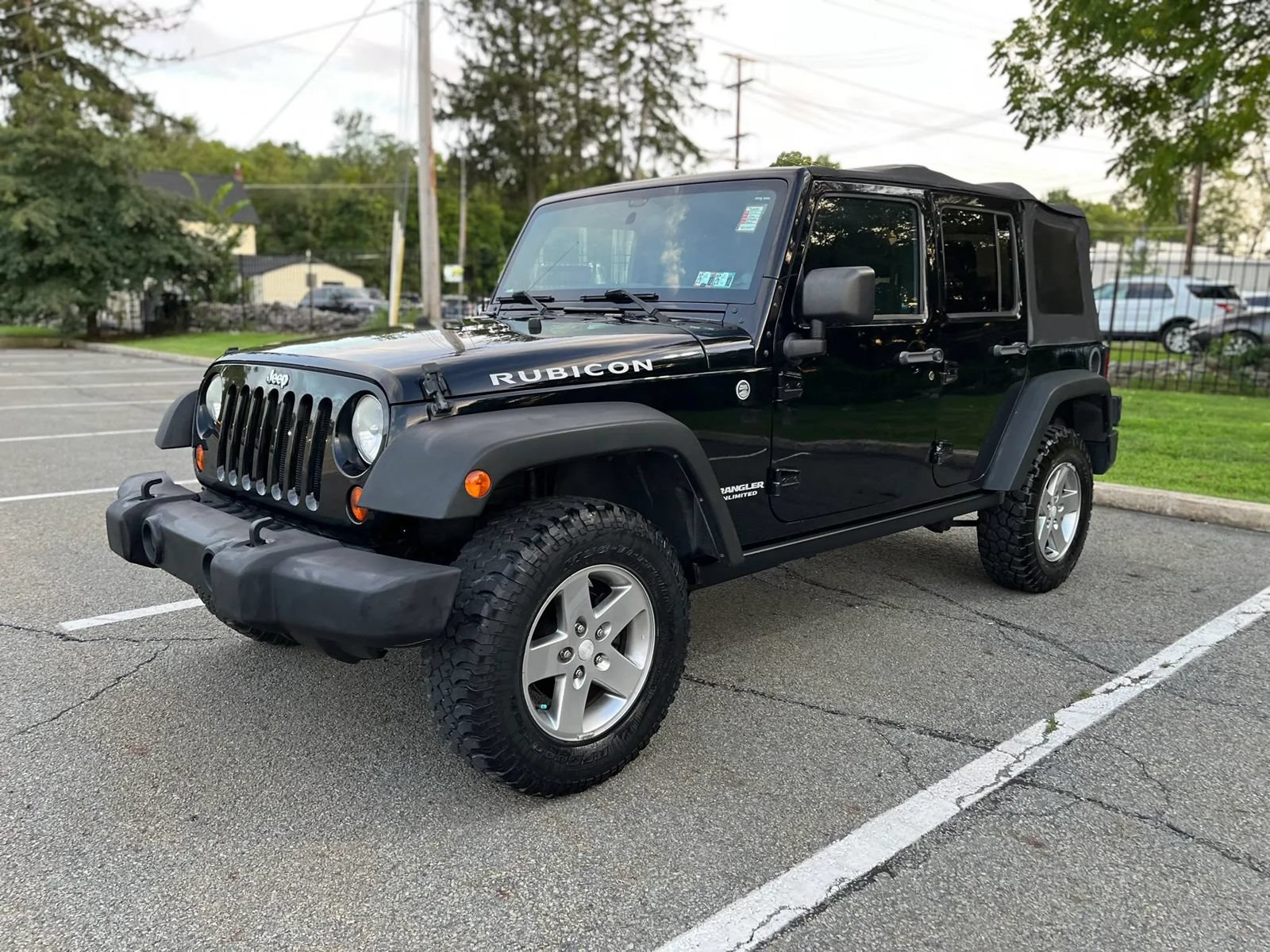 Used 2012 Jeep Wrangler Unlimited Rubicon w/ Connectivity Group AWD/4WD image 4