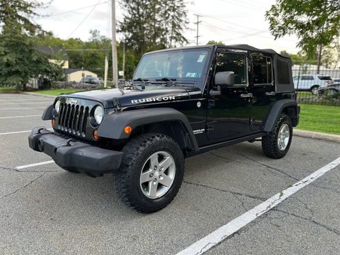 Used 2012 Jeep Wrangler Unlimited Rubicon w/ Connectivity Group AWD/4WD image 4