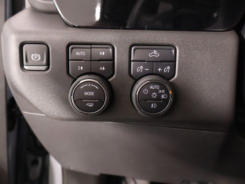 Used 2024 Chevrolet Silverado 1500 LT Trail Boss w/ Convenience Package II AWD/4WD image 9