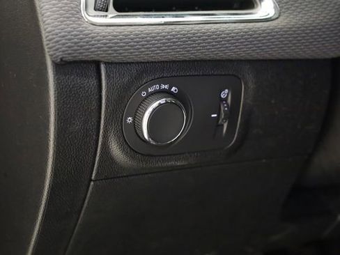 Used 2018 Chevrolet Cruze LT w/ Convenience Package FWD image 11
