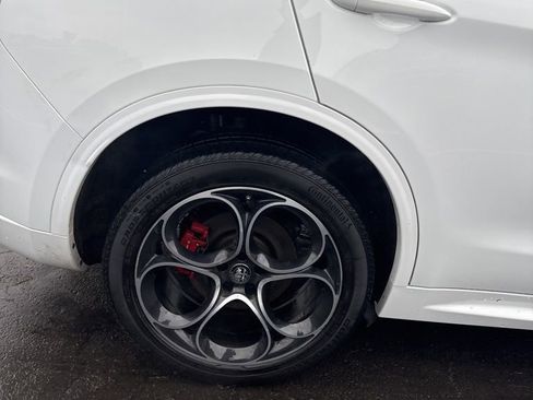 Used 2023 Alfa Romeo Stelvio Veloce image 5