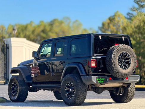 Used 2019 Jeep Wrangler Unlimited Sahara w/ Uconnect 4C Nav & Sound Group image 8