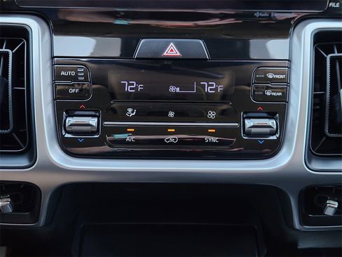 Certified 2023 Kia Sorento S image 19