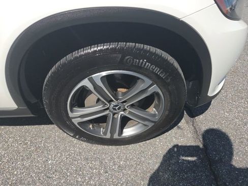 Used 2019 Mercedes-Benz GLC 300 4MATIC image 10