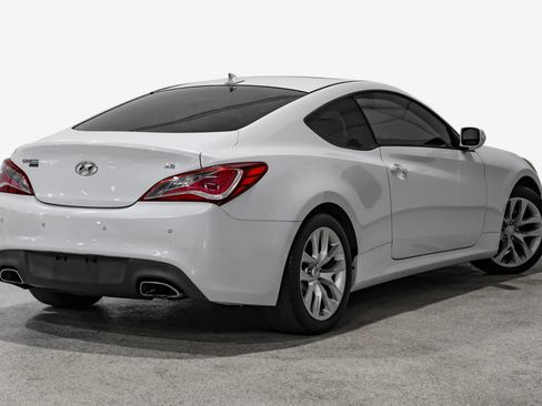 Used 2013 Hyundai Genesis 3.8 RWD image 6