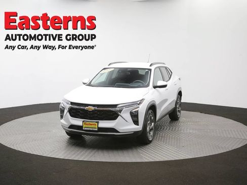 Used 2025 Chevrolet Trax LT FWD image 54
