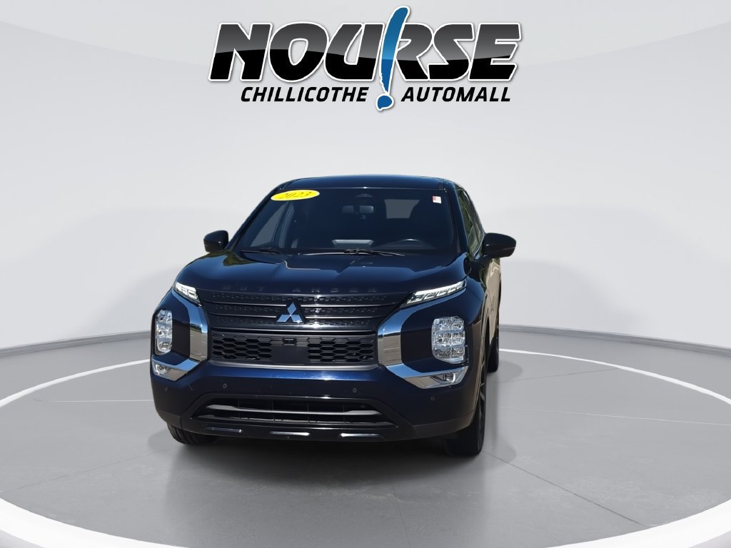 Used 2023 Mitsubishi Outlander SE FWD image 3