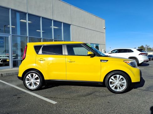 Used 2015 Kia Soul + image 8