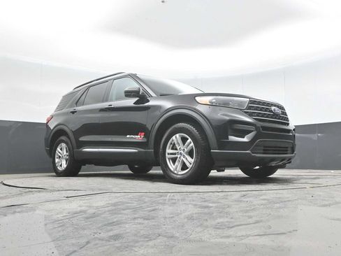 Used 2021 Ford Explorer XLT AWD/4WD image 28