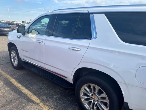 Used 2024 GMC Yukon SLT w/ SLT Premium Package AWD/4WD image 19