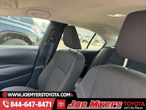 Used 2025 Toyota Corolla LE image 5