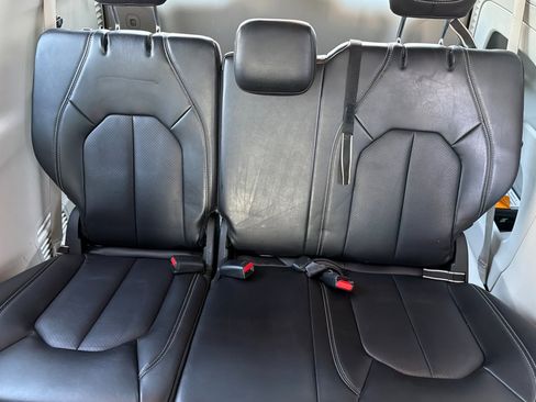 Used 2024 Chrysler Pacifica Touring-L image 14