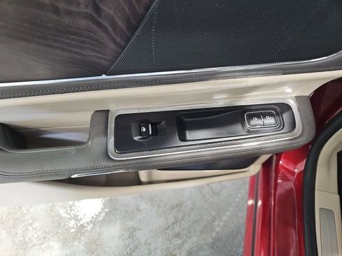 Used 2017 Lincoln Continental Premiere image 13