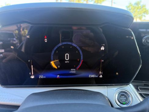 Used 2025 Chevrolet Trax LT image 38