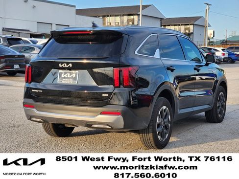 Used 2025 Kia Sorento S AWD/4WD image 3