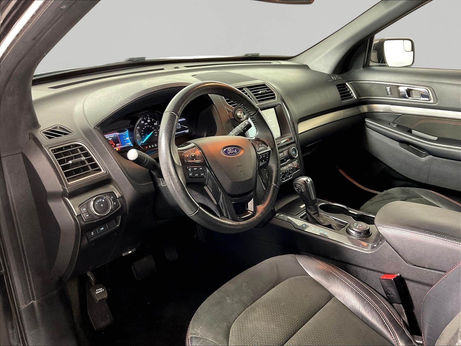 Used 2018 Ford Explorer XLT w/ Equipment Group 202A AWD/4WD image 17
