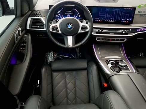 Used 2025 BMW X5 xDrive40i w/ M Sport Package AWD/4WD image 53