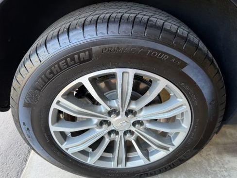Used 2018 Cadillac XT5 Luxury w/ Driver Awareness Package FWD image 23