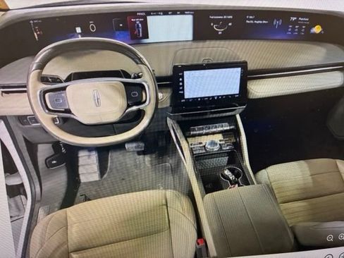 Used 2024 Lincoln Nautilus Reserve AWD/4WD image 7