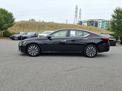 Used 2025 Nissan Altima 2.5 SV FWD image 34