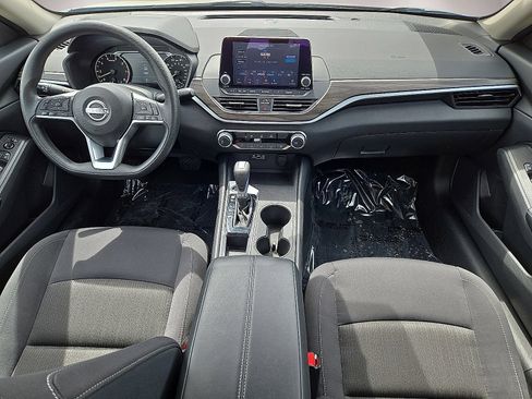 Used 2025 Nissan Altima 2.5 SV FWD image 16