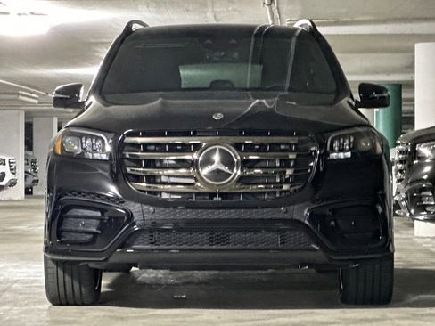 New 2025 Mercedes-Benz GLS 580 4MATIC image 5
