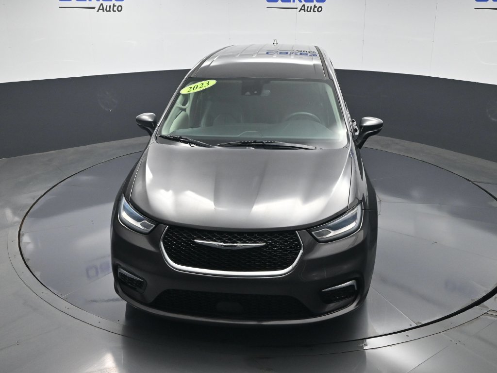Used 2023 Chrysler Pacifica Touring-L FWD image 46